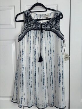 Knox Rose White and Navy Tie-Dye Embroidered Sleeveless Dress